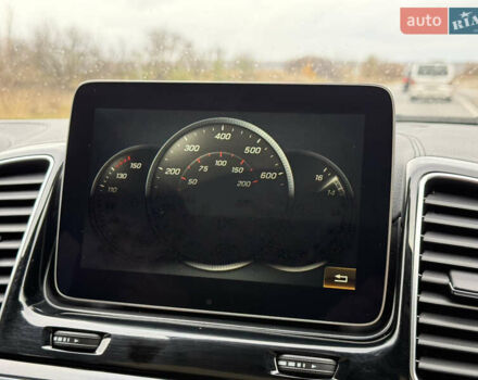 Белый Мерседес GLE-Class Coupe, объемом двигателя 3 л и пробегом 91 тыс. км за 44000 $, фото 108 на Automoto.ua