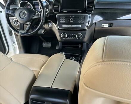 Белый Мерседес GLE-Class Coupe, объемом двигателя 3 л и пробегом 39 тыс. км за 49500 $, фото 12 на Automoto.ua