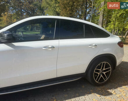 Белый Мерседес GLE-Class Coupe, объемом двигателя 3 л и пробегом 154 тыс. км за 40500 $, фото 9 на Automoto.ua