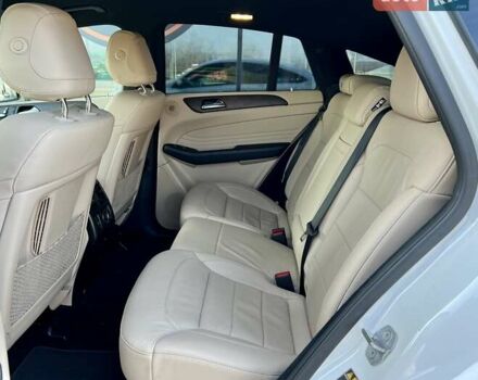 Белый Мерседес GLE-Class Coupe, объемом двигателя 3 л и пробегом 35 тыс. км за 51000 $, фото 28 на Automoto.ua