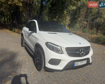 Белый Мерседес GLE-Class Coupe, объемом двигателя 3 л и пробегом 154 тыс. км за 40500 $, фото 1 на Automoto.ua