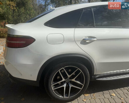 Белый Мерседес GLE-Class Coupe, объемом двигателя 3 л и пробегом 154 тыс. км за 40500 $, фото 5 на Automoto.ua