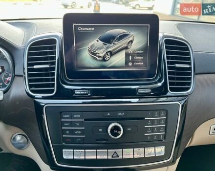 Білий Мерседес GLE-Class Coupe, об'ємом двигуна 3 л та пробігом 35 тис. км за 48999 $, фото 51 на Automoto.ua