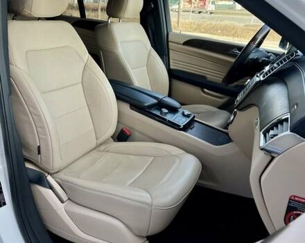 Белый Мерседес GLE-Class Coupe, объемом двигателя 3 л и пробегом 35 тыс. км за 51000 $, фото 45 на Automoto.ua