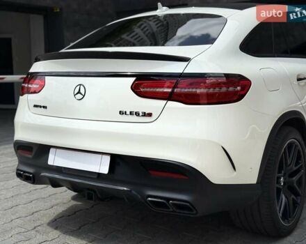 Белый Мерседес GLE-Class Coupe, объемом двигателя 5.46 л и пробегом 99 тыс. км за 61999 $, фото 13 на Automoto.ua