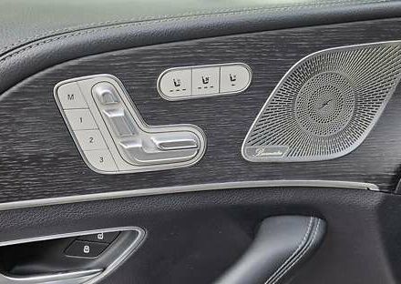 Белый Мерседес GLE-Class Coupe, объемом двигателя 2.93 л и пробегом 83 тыс. км за 71990 $, фото 2 на Automoto.ua