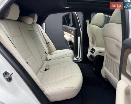 Белый Мерседес GLE-Class Coupe, объемом двигателя 2 л и пробегом 7 тыс. км за 106700 $, фото 46 на Automoto.ua