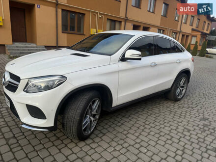 Белый Мерседес GLE-Class Coupe, объемом двигателя 3 л и пробегом 71 тыс. км за 40999 $, фото 1 на Automoto.ua