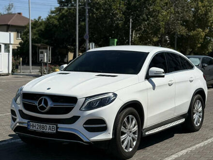 Белый Мерседес GLE-Class Coupe, объемом двигателя 2.99 л и пробегом 109 тыс. км за 43000 $, фото 1 на Automoto.ua