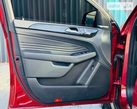 Красный Мерседес GLE-Class Coupe, объемом двигателя 2.99 л и пробегом 168 тыс. км за 41500 $, фото 72 на Automoto.ua