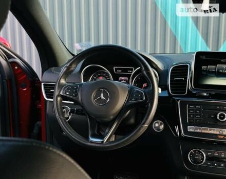 Красный Мерседес GLE-Class Coupe, объемом двигателя 2.99 л и пробегом 168 тыс. км за 41500 $, фото 13 на Automoto.ua