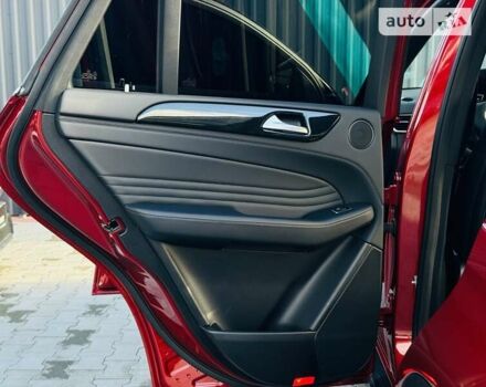 Красный Мерседес GLE-Class Coupe, объемом двигателя 2.99 л и пробегом 168 тыс. км за 41500 $, фото 76 на Automoto.ua
