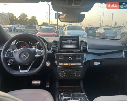 Серый Мерседес GLE-Class Coupe, объемом двигателя 3 л и пробегом 177 тыс. км за 41500 $, фото 16 на Automoto.ua