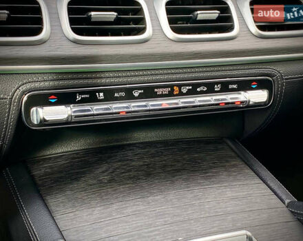 Сірий Мерседес GLE-Class Coupe, об'ємом двигуна 2.93 л та пробігом 139 тис. км за 66990 $, фото 23 на Automoto.ua