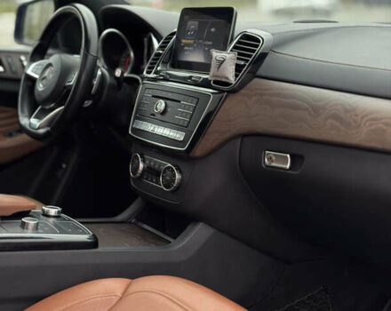 Синий Мерседес GLE-Class Coupe, объемом двигателя 3 л и пробегом 271 тыс. км за 49999 $, фото 10 на Automoto.ua