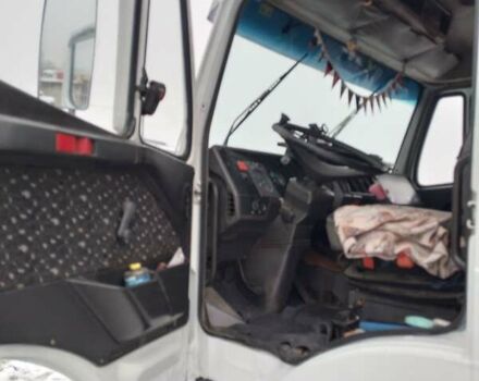 Белый Мерседес LK-Series, объемом двигателя 13 л и пробегом 650 тыс. км за 17500 $, фото 4 на Automoto.ua