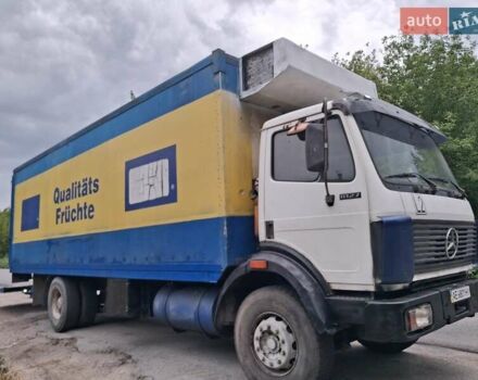 Белый Мерседес LK-Series, объемом двигателя 9 л и пробегом 500 тыс. км за 8000 $, фото 2 на Automoto.ua