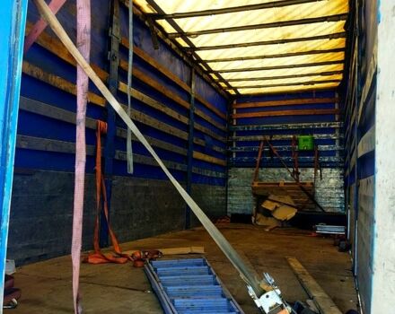 Синий Мерседес SK, объемом двигателя 11 л и пробегом 300 тыс. км за 9000 $, фото 5 на Automoto.ua