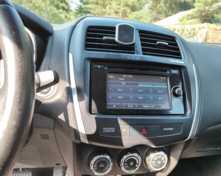 Мицубиси АСХ 2014 в Киеве на Automoto.ua Белый Мицубиси АСХ, объемом двигателя 2 л и пробегом 132 тыс. км за 12000 $, фото 12 на Automoto.ua