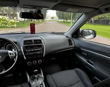 Белый Мицубиси АСХ, объемом двигателя 1.8 л и пробегом 206 тыс. км за 8800 $, фото 15 на Automoto.ua