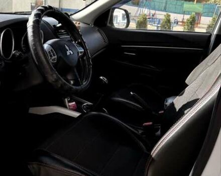 Белый Мицубиси АСХ, объемом двигателя 1.6 л и пробегом 165 тыс. км за 8700 $, фото 13 на Automoto.ua