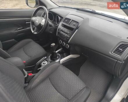 Білий Міцубісі АСХ, об'ємом двигуна 2 л та пробігом 233 тис. км за 8850 $, фото 23 на Automoto.ua