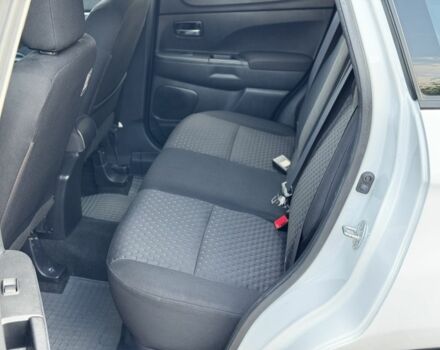 Белый Мицубиси АСХ, объемом двигателя 1.8 л и пробегом 206 тыс. км за 8800 $, фото 8 на Automoto.ua