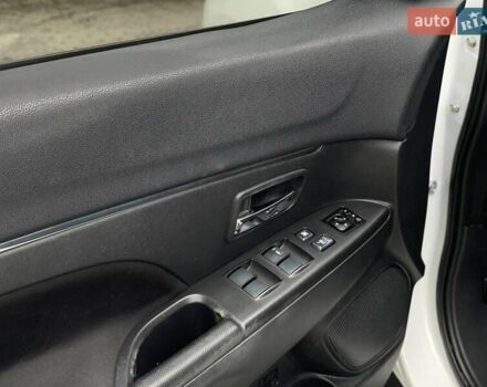 Білий Міцубісі АСХ, об'ємом двигуна 2 л та пробігом 86 тис. км за 12900 $, фото 13 на Automoto.ua