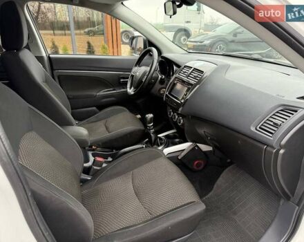 Белый Мицубиси АСХ, объемом двигателя 1.8 л и пробегом 205 тыс. км за 11599 $, фото 21 на Automoto.ua