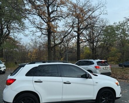 Белый Мицубиси АСХ, объемом двигателя 2 л и пробегом 249 тыс. км за 9200 $, фото 1 на Automoto.ua