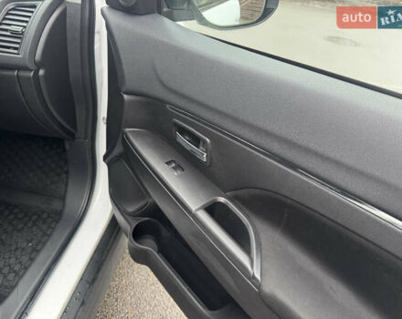 Білий Міцубісі АСХ, об'ємом двигуна 1.8 л та пробігом 113 тис. км за 10800 $, фото 28 на Automoto.ua