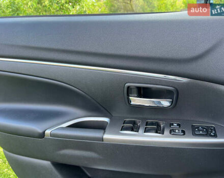 Белый Мицубиси АСХ, объемом двигателя 2 л и пробегом 85 тыс. км за 18000 $, фото 5 на Automoto.ua