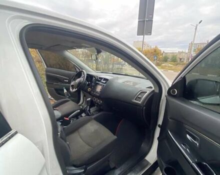 Белый Мицубиси АСХ, объемом двигателя 1.59 л и пробегом 85 тыс. км за 17200 $, фото 8 на Automoto.ua