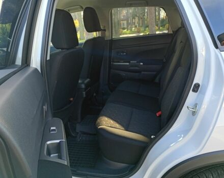 Белый Мицубиси АСХ, объемом двигателя 2 л и пробегом 90 тыс. км за 16500 $, фото 6 на Automoto.ua