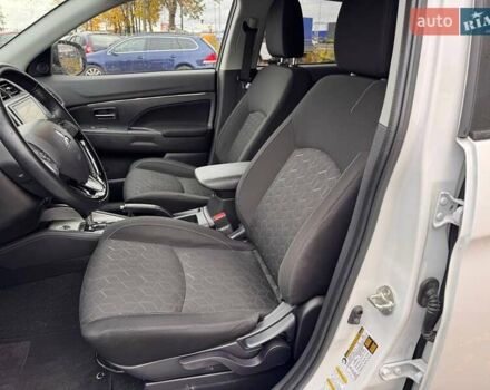 Білий Міцубісі АСХ, об'ємом двигуна 2.4 л та пробігом 136 тис. км за 17500 $, фото 5 на Automoto.ua