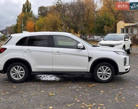 Білий Міцубісі АСХ, об'ємом двигуна 2.4 л та пробігом 136 тис. км за 17500 $, фото 6 на Automoto.ua