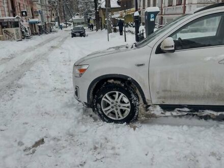 Белый Мицубиси АСХ, объемом двигателя 2.3 л и пробегом 240 тыс. км за 12850 $, фото 1 на Automoto.ua