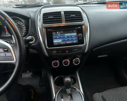 Черный Мицубиси АСХ, объемом двигателя 1.8 л и пробегом 195 тыс. км за 9000 $, фото 4 на Automoto.ua