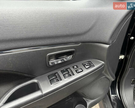 Чорний Міцубісі АСХ, об'ємом двигуна 2 л та пробігом 77 тис. км за 15999 $, фото 9 на Automoto.ua