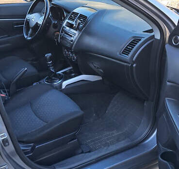 Сірий Міцубісі АСХ, об'ємом двигуна 1.8 л та пробігом 265 тис. км за 9400 $, фото 17 на Automoto.ua