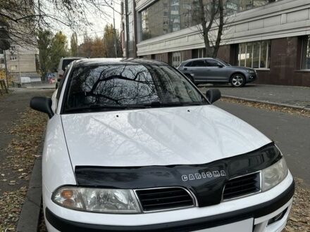 Белый Мицубиси Харизма, объемом двигателя 1.6 л и пробегом 356 тыс. км за 3600 $, фото 1 на Automoto.ua