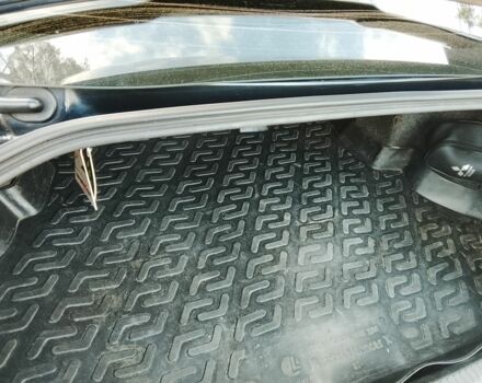 Черный Мицубиси Харизма, объемом двигателя 1.5 л и пробегом 230 тыс. км за 5300 $, фото 6 на Automoto.ua