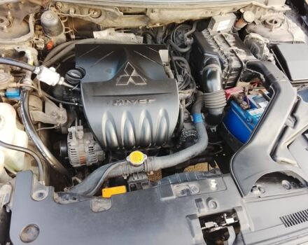 Черный Мицубиси Харизма, объемом двигателя 1.5 л и пробегом 230 тыс. км за 5300 $, фото 5 на Automoto.ua