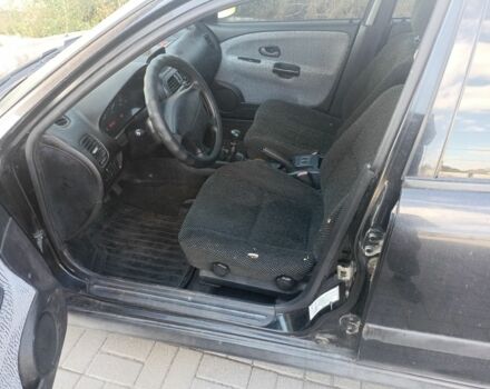 Черный Мицубиси Харизма, объемом двигателя 1.6 л и пробегом 402 тыс. км за 2200 $, фото 5 на Automoto.ua