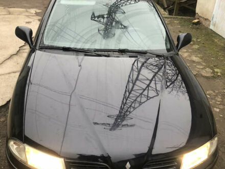 Черный Мицубиси Харизма, объемом двигателя 1.6 л и пробегом 270 тыс. км за 4300 $, фото 1 на Automoto.ua