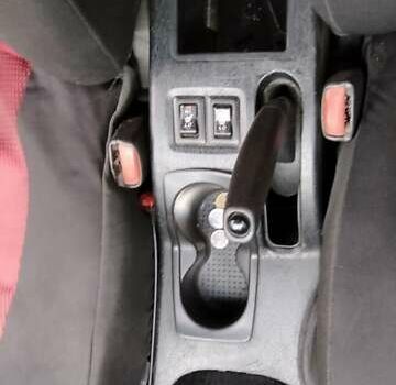 Красный Мицубиси Харизма, объемом двигателя 1.6 л и пробегом 367 тыс. км за 3200 $, фото 13 на Automoto.ua