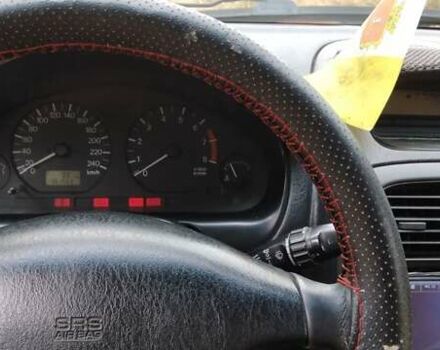 Красный Мицубиси Харизма, объемом двигателя 1.6 л и пробегом 367 тыс. км за 3200 $, фото 4 на Automoto.ua