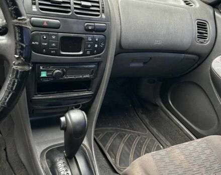 Красный Мицубиси Харизма, объемом двигателя 1.8 л и пробегом 200 тыс. км за 800 $, фото 2 на Automoto.ua