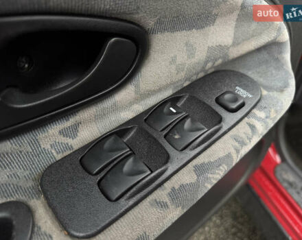 Красный Мицубиси Харизма, объемом двигателя 1.84 л и пробегом 172 тыс. км за 2990 $, фото 13 на Automoto.ua