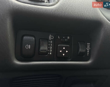 Красный Мицубиси Харизма, объемом двигателя 1.84 л и пробегом 172 тыс. км за 2990 $, фото 14 на Automoto.ua